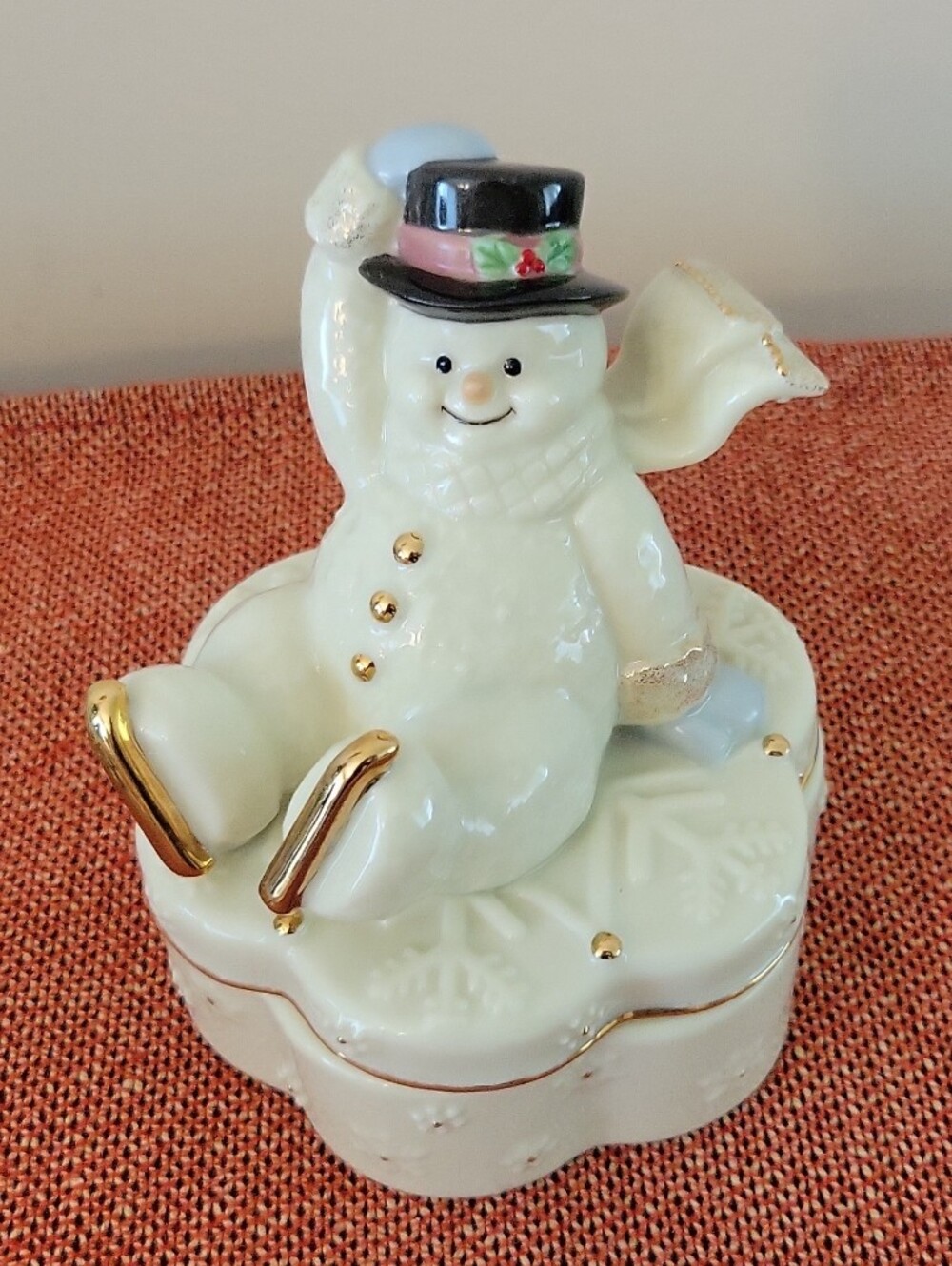 Lenox Winter Wonderland  Music Box